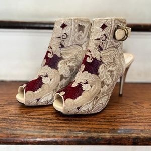 Zeyzani embroidered open toe heel with strap